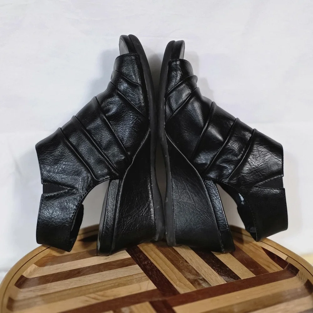 Black Faux Leather Sandals Croft & Barrow Womens Shoes SIZE 6.5 Peep Toe
